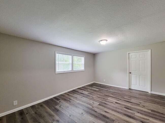 Building Photo - 5606 Willow Glen Dr