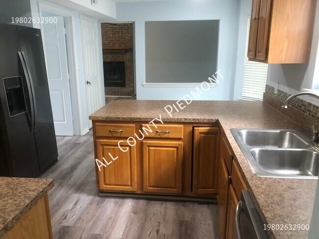 Building Photo - 10009 Rockwood Rd