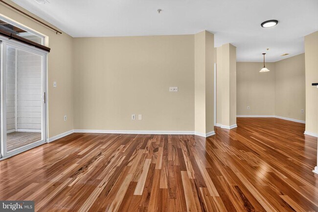 Building Photo - 801 S Greenbrier St