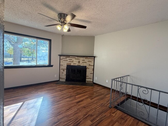 Building Photo - 5902 W Franklin St