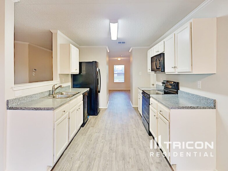 Building Photo - 647 Blue Chalk Dr