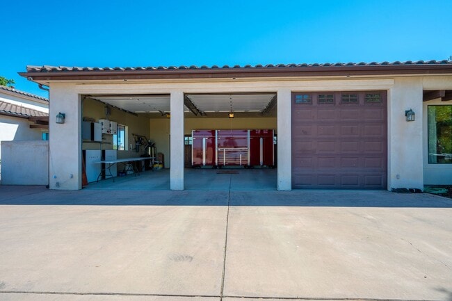 Building Photo - AVAILABLE NOW - Furnished Luxury Wine Coun...