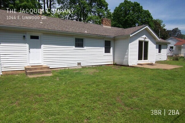 Building Photo - 1044 E Linwood Dr