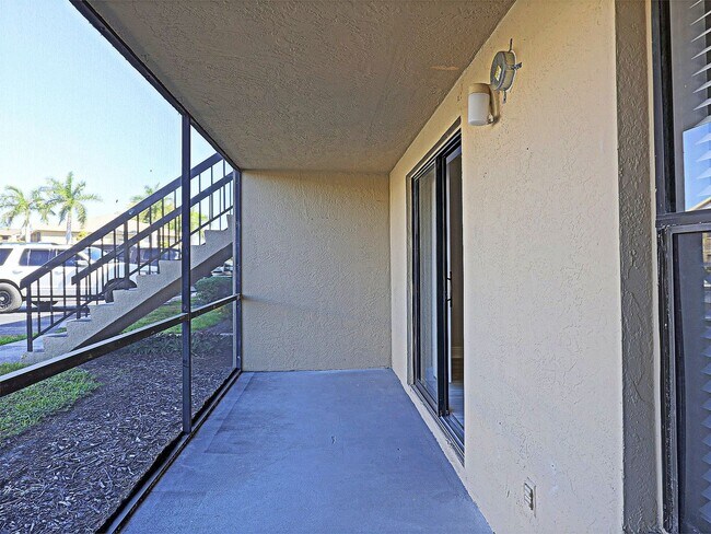 Building Photo - 5305 Summerlin Rd