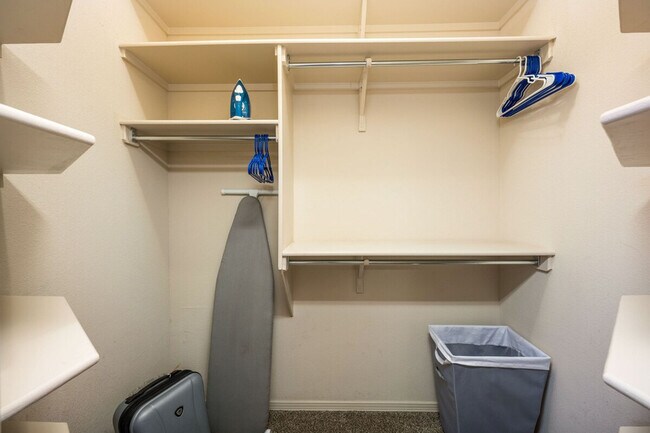 Building Photo - 2711 Sunrise Point Rd