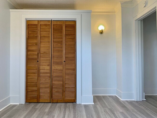 Building Photo - 1880 Sanford St