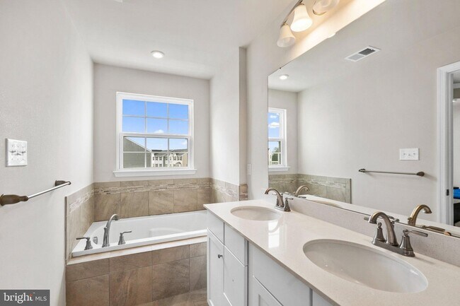 Building Photo - 168 Bishop Wy