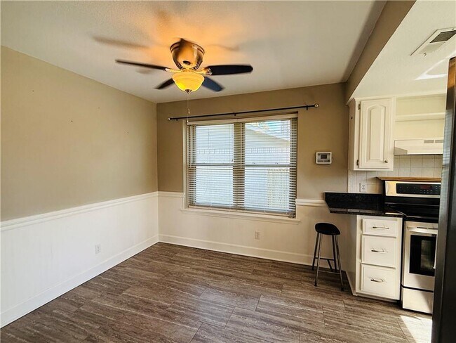 Building Photo - 2714 W Fir St