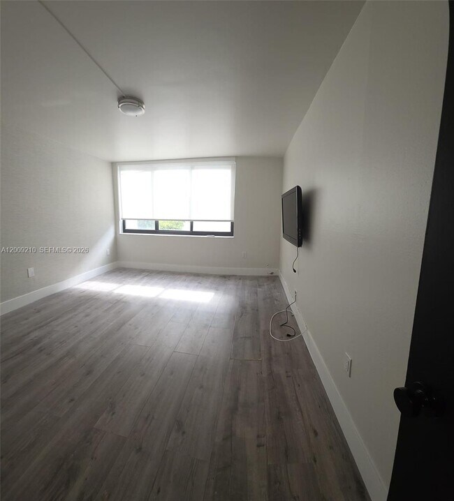 Building Photo - 250 Galen Dr