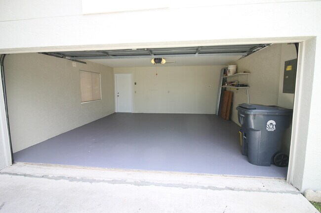Building Photo - 6076 Strawberry Lakes Cir
