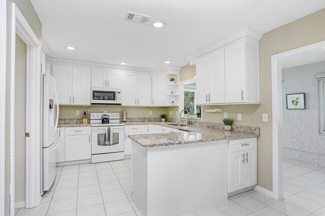 Building Photo - 2306 Lancaster Dr