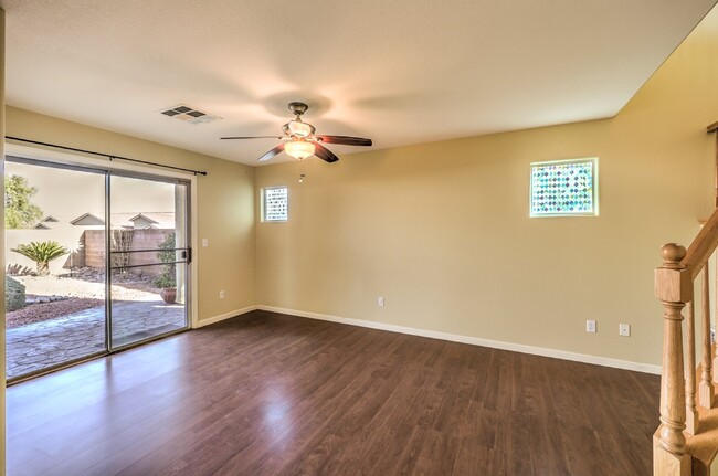 Building Photo - "Embrace Comfort and Style: Spacious 3-Bed...