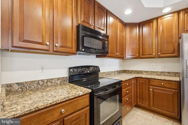 Building Photo - Welcome to Potomac Club—an amenity-packed, gated community!