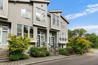 Building Photo - 2220 SE Lambert St