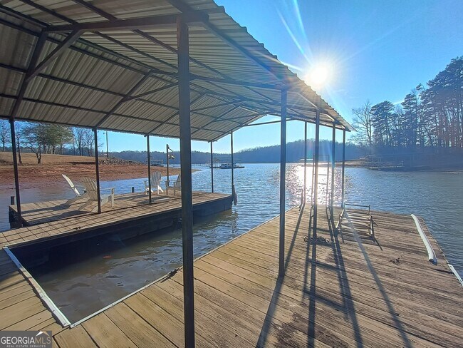 Building Photo - 2832 N Holcomb Dr