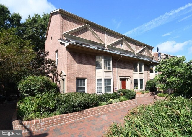 Building Photo - 601 N Tazewell St