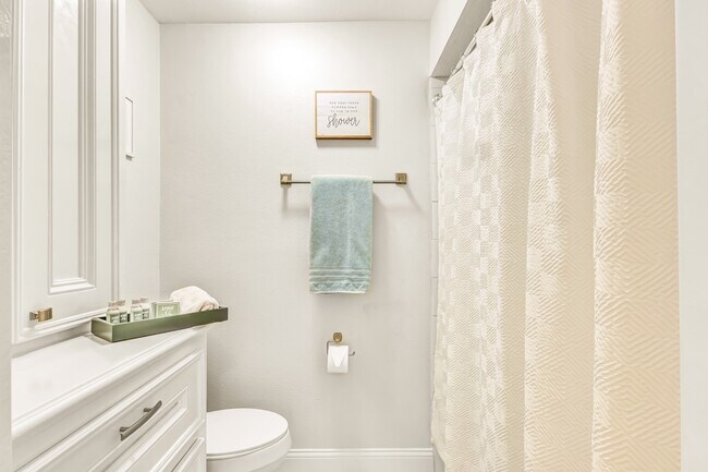 Building Photo - 5421 Blue Haven Dr