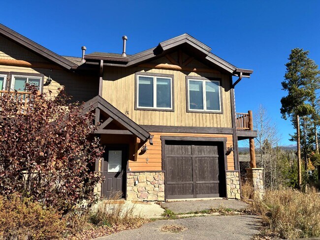 Building Photo - 831 Ermine Ln