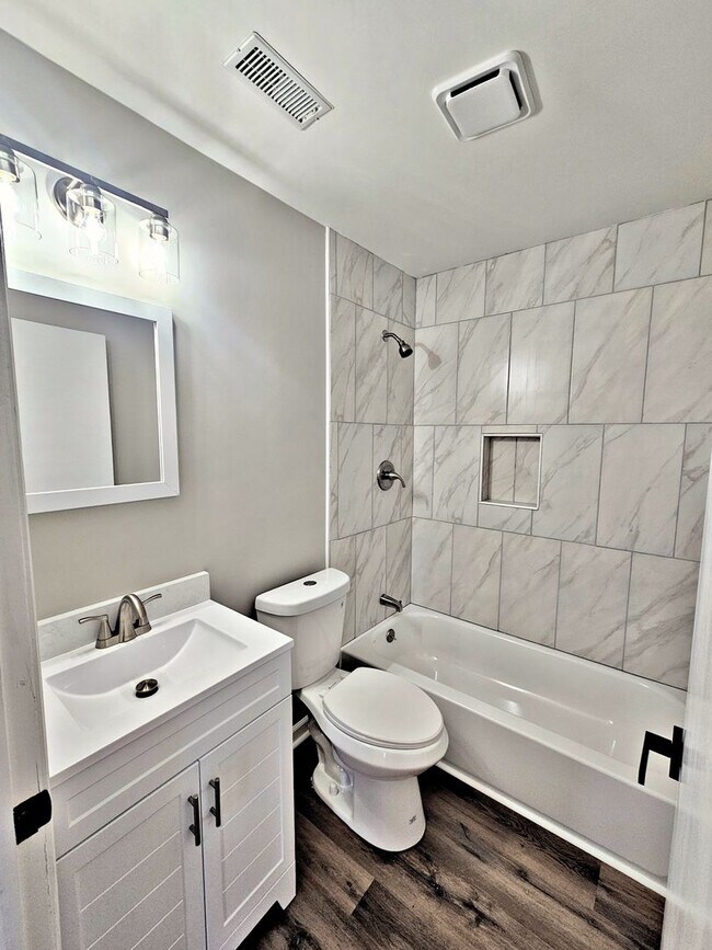 Building Photo - HOUSE FOR RENT - HARTSELLE