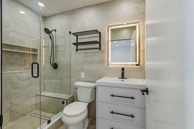 Building Photo - Luxury Newly Built 2 Bed, 2 Bath Home with Private Yard, Walk-In Closets & High-End Bespoke Kitchen