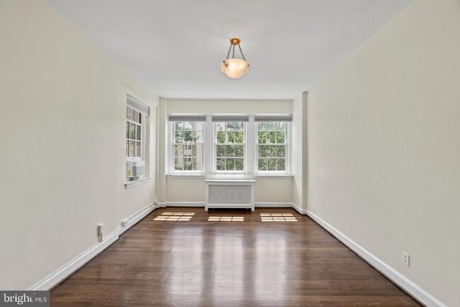 Building Photo - 2737 Devonshire Pl NW