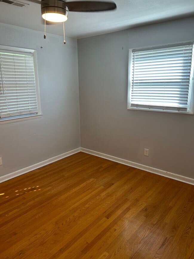 Building Photo - Beautiful 3 bed 3 bath home with finished ...