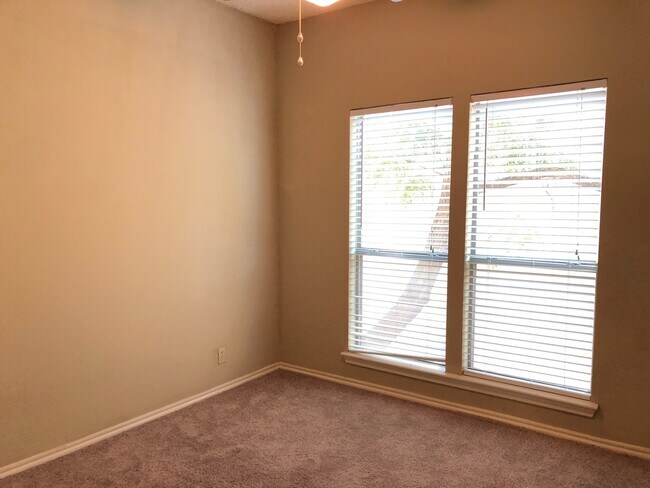 Building Photo - PRELEASE 8/15/2025 2 bed 2 bath