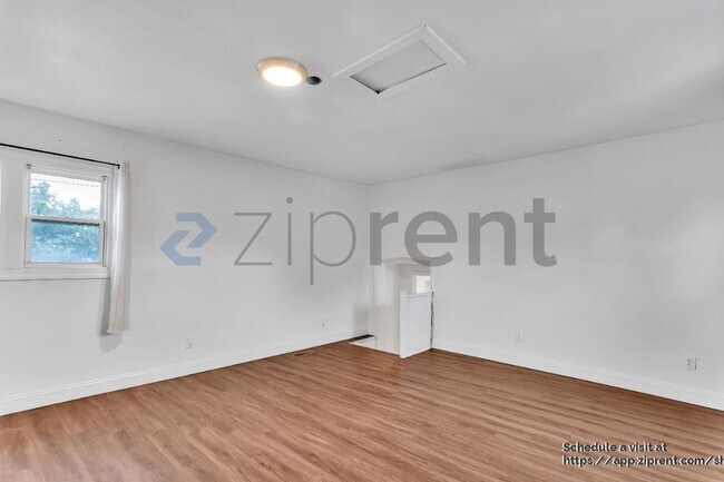 Building Photo - 1008 92nd Ave