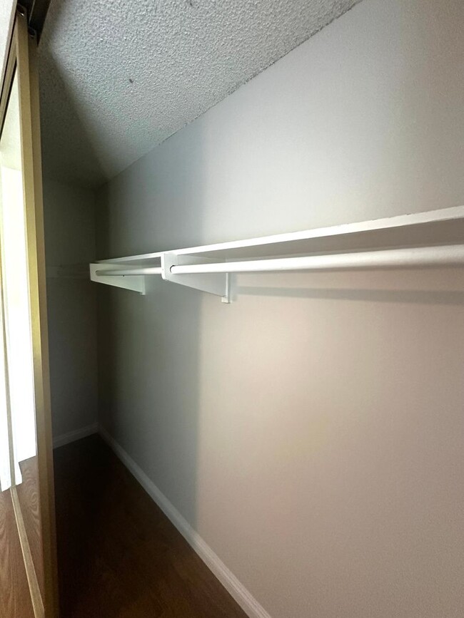 Building Photo - For Lease- Cozy and comfortable Two Bedrooms top floor unit