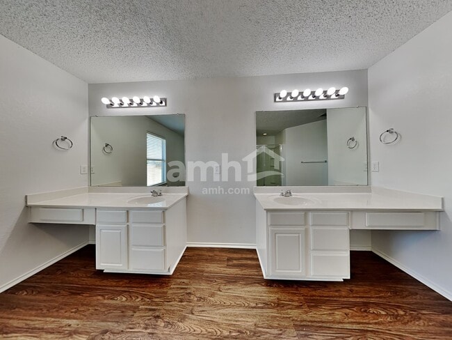 Building Photo - 10408 Wood Leaf Ct