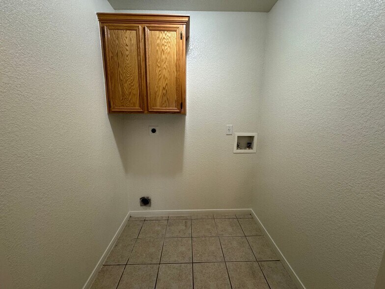Building Photo - 311 Cedar Ridge Dr