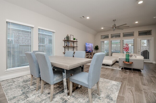 Building Photo - 6926 Myrtle Dr