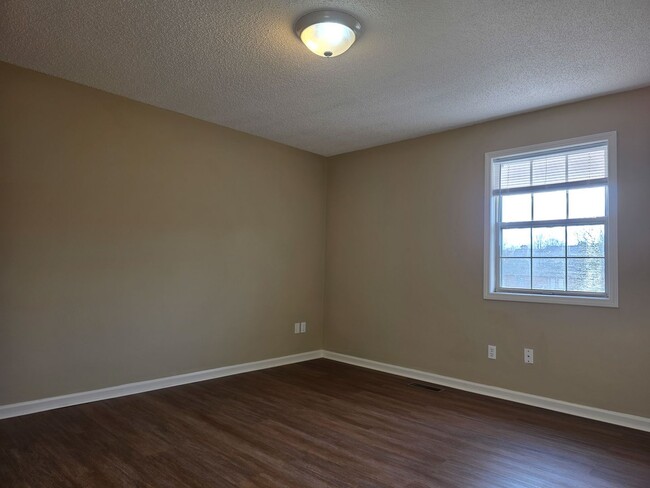 Building Photo - 1609 Bourland Ln