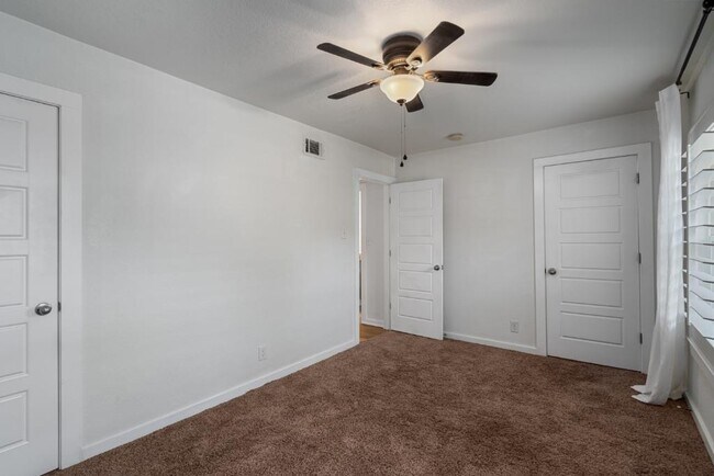 Building Photo - 6211 Manor Rd