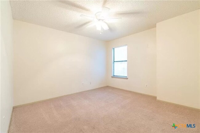 Building Photo - 402 N Fredericksburg St