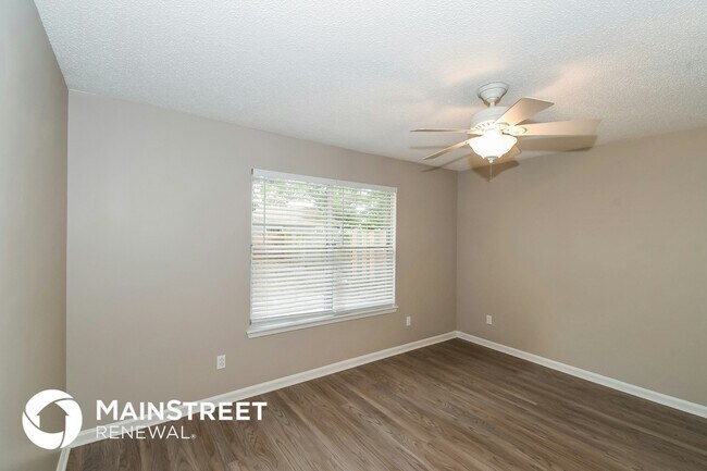 Building Photo - 2428 Justin Rd E