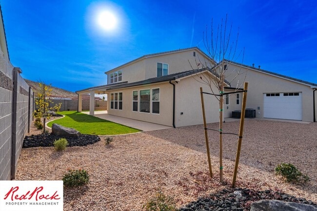 Building Photo - 7 Bedroom Home with 5 Car Garage