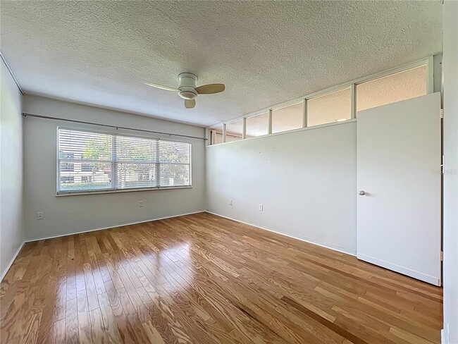 Building Photo - 640 N Park Ave