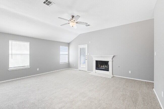 Building Photo - 3 Bedroom in Kyle with Fresh Paint Through...