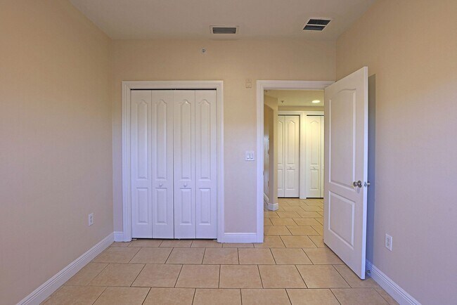 Building Photo - Villas at Venezia 4175-206