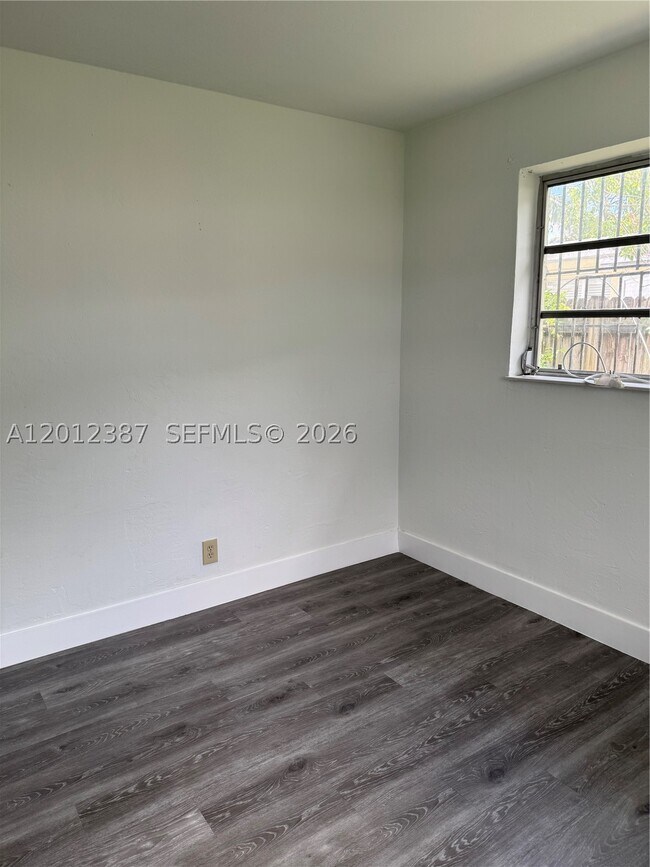 Building Photo - 2620 SW 53rd Ave