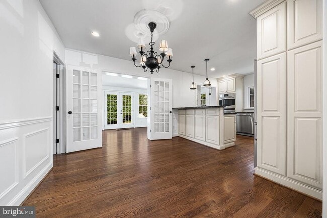 Building Photo - 2718 S June St