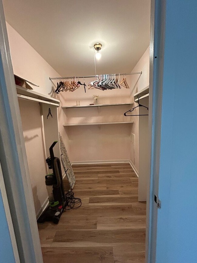 Building Photo - Rental, 1bed/1bath unit available in Green...