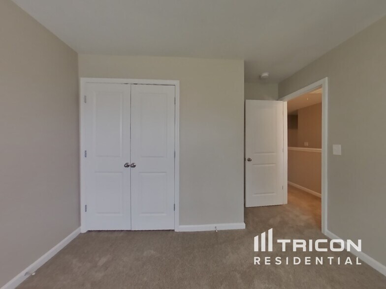 Building Photo - 125 Highwood Dr