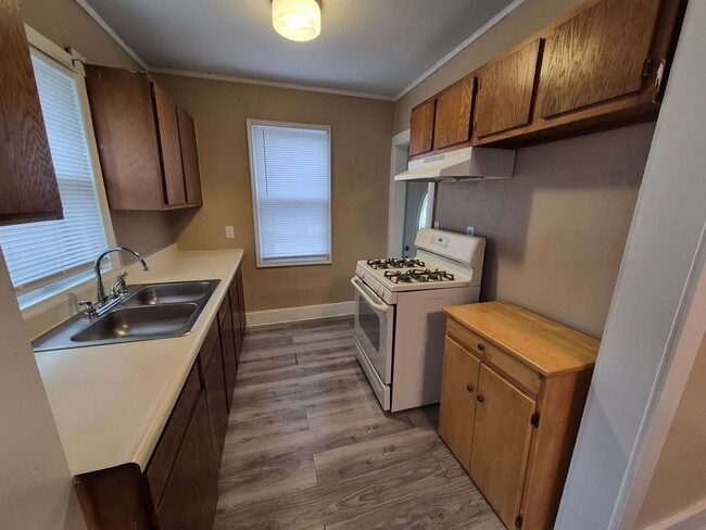 Building Photo - 2 Bedroom, 1 Bathroom Home with Deck