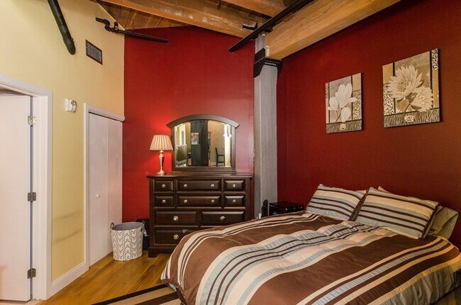 Building Photo - 43 Charlton St