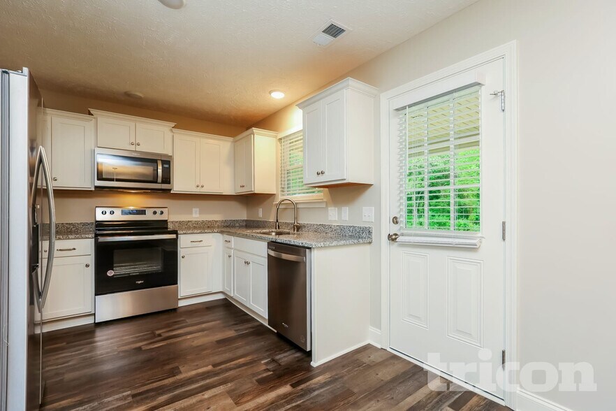 Building Photo - 716 Cedar Ln