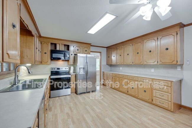 Building Photo - 1003 Chesterfield Ave