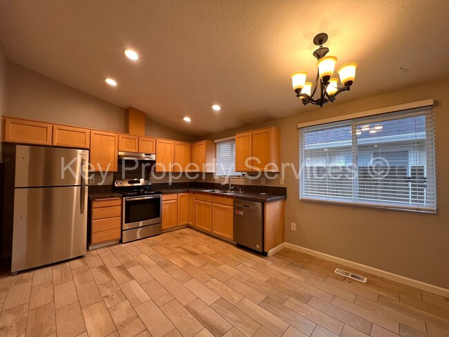 Building Photo - Charming Home in Quiet Image Neighborhood