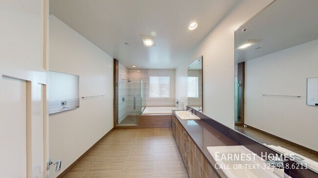 Building Photo - 1715 Armacost Ave